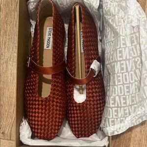 Steve Madden Rust Woven Flats